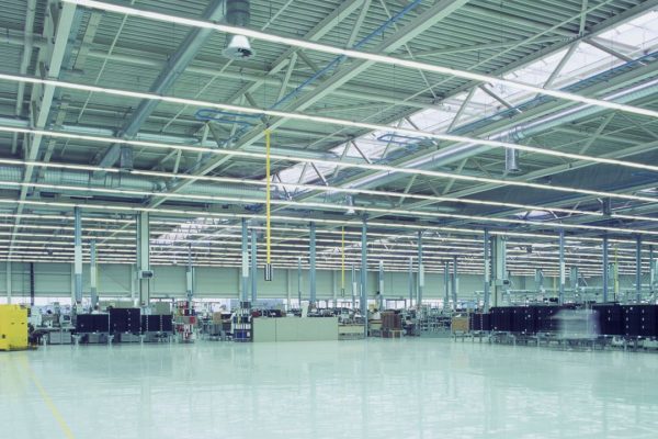 Oferta usług sprzątających. Magazyny czysta posadzka